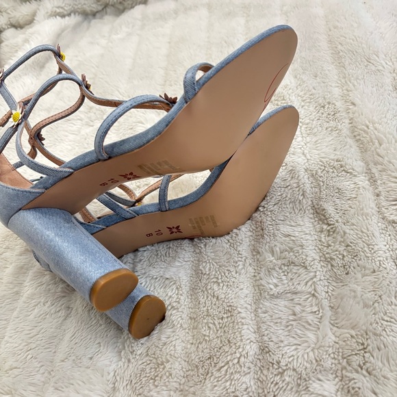 BCBG Jordan Cage Sandals Denim Strappy Heels with Daisy Floral Accents Size 10 - Picture 11 of 16